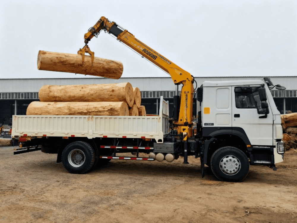HOWO 4X2 truck - mounted crane - Cnhtctruck