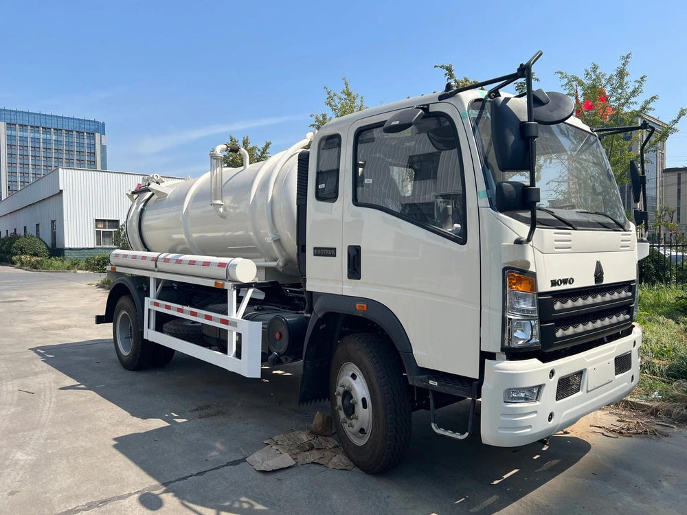HOWO 4x2 vacuum tanker truck for sale