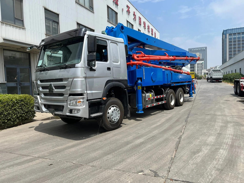 HOWO 6x4 concrete pump truck for construction