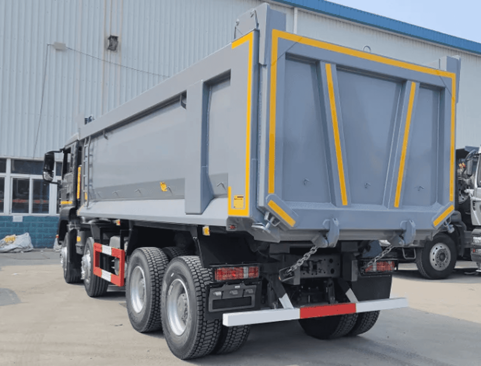 SITRAK 8X4 DUMP TRUCK - MANUAL GEARBOX ,Tipper truck for sale