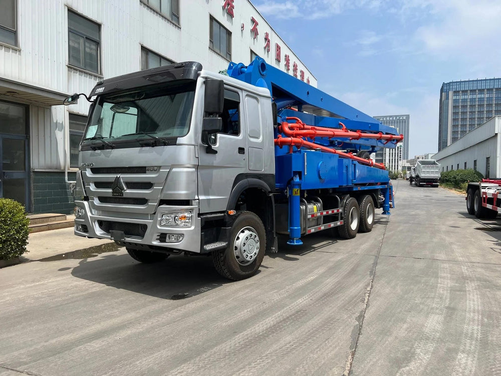 HOWO 42m concrete pump truck