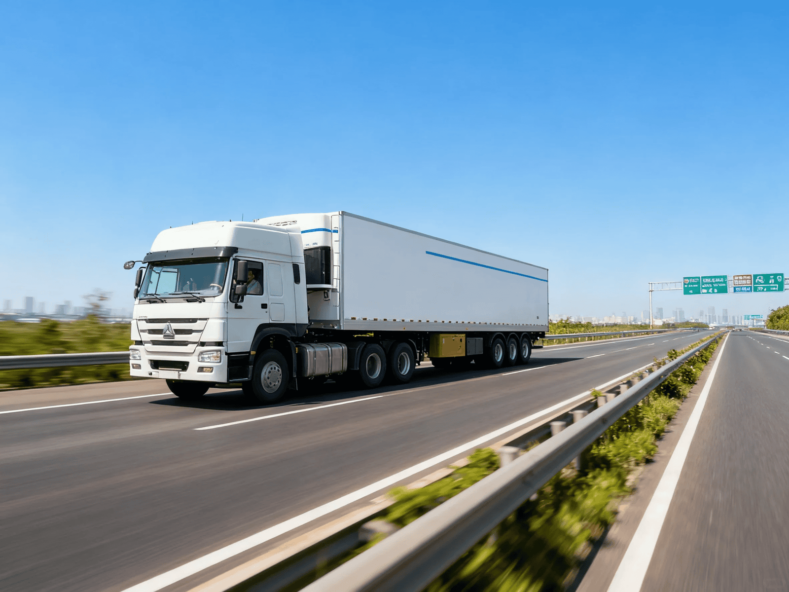 Van box semi - trailer - Cnhtctruck