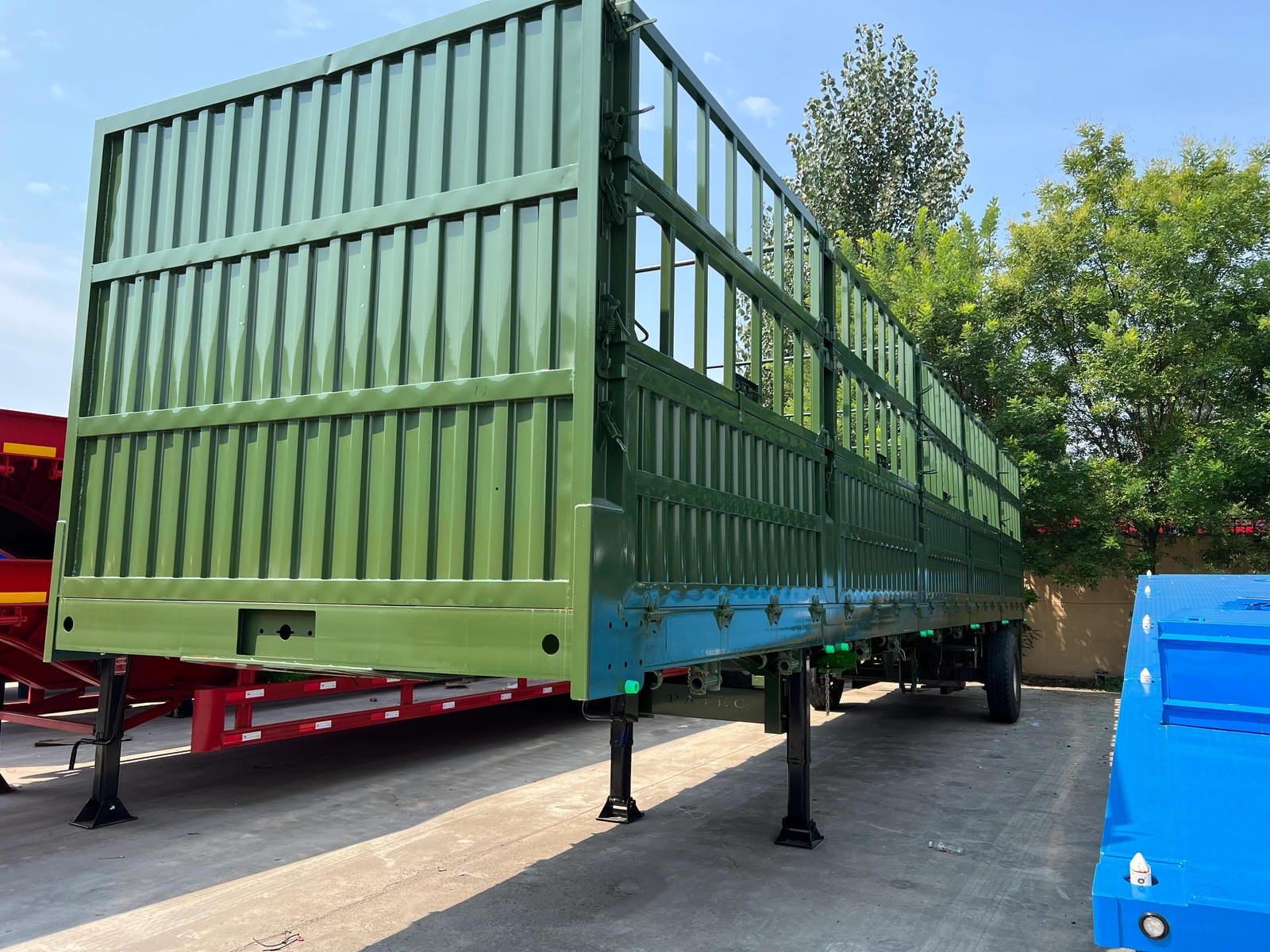 Stake Semi - Trailer - Cnhtctruck